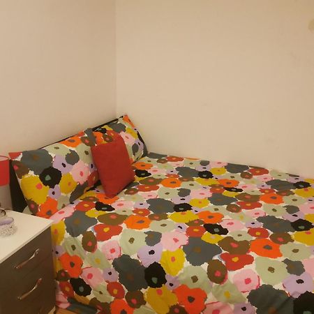 Lovely Spacious Room Near Train Station And University Dallington  Zewnętrze zdjęcie