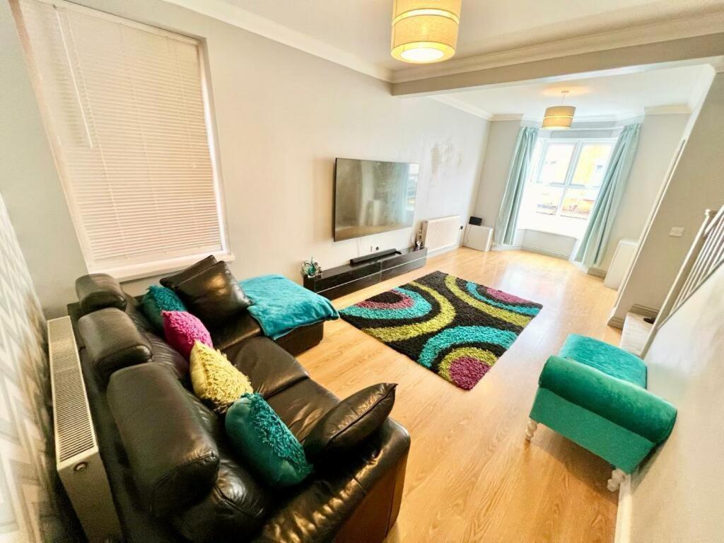 Lovely Spacious Room Near Train Station And University Dallington  Zewnętrze zdjęcie