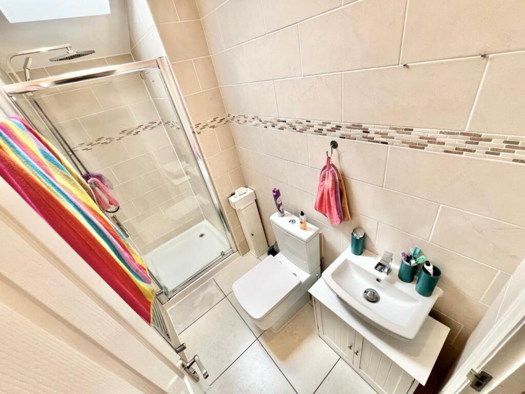 Lovely Spacious Room Near Train Station And University Dallington  Zewnętrze zdjęcie